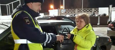 Инспекторы ДПС в Татарстане вернули автоледи потерянную сумку с документами