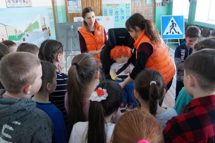 В период школьных каникул Ярославской области проходят занятия с использованием мобильного автогородка «Лаборатория безопасности»