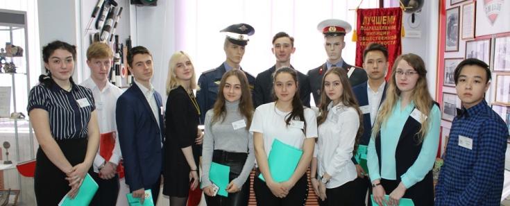 Детский общественный совет при Уполномоченном по правам ребенка посетил музей Госавтоинспекции Хакасии