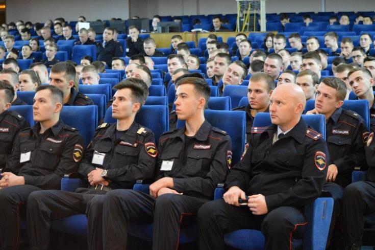 Сотрудники столичной Госавтоинспекции напомнили курсантам Правила дорожного движения