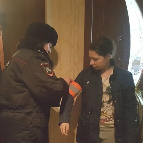 Сотрудники ГИБДД провели с детьми и их родителями беседы по безопасности дорожного движения