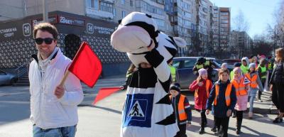 Тюменский автоспортсмен-дрифтер провел практический урок дорожной безопасности для школьников