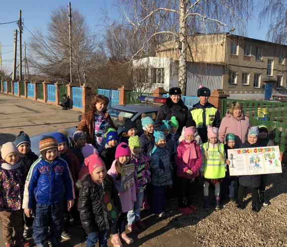 Госавтоинспекция совместно с дошкольниками проводит уроки безопасности
