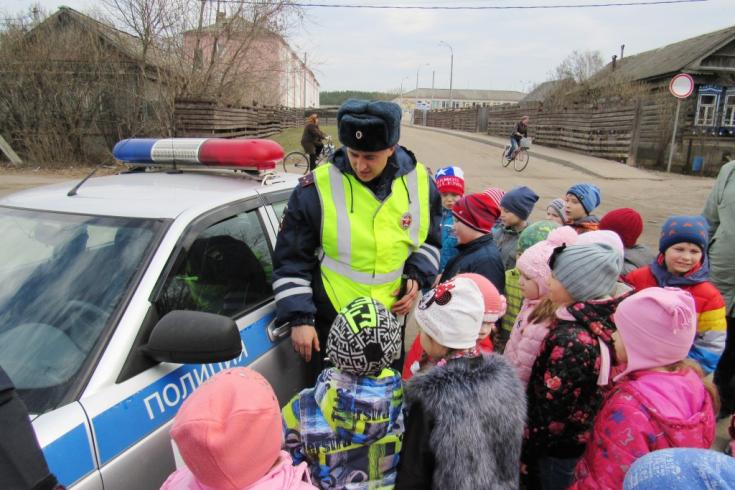 В Шатках Нижегородской области госавтоинспекторы провели профилактическую акцию для дошколят