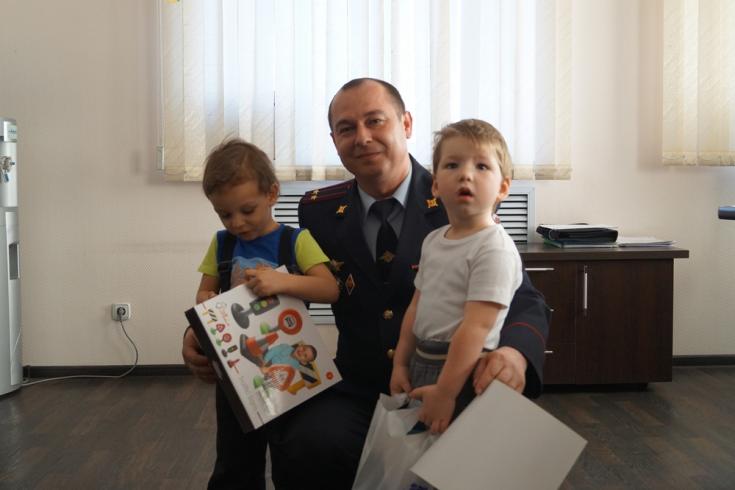 Руководитель ГИБДД Красноярска наградил победителей конкурса «Я-маленький, но важный пассажир»