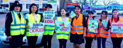 Сотрудники ГИБДД на комплексе «Байконур» организовали акцию «Дети космического города за безопасные дороги»