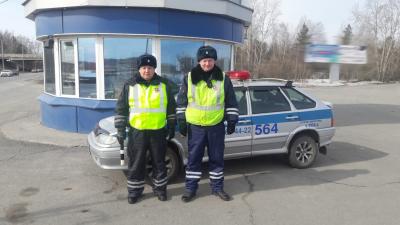 В Томске сотрудники ГИБДД помогли мужчине, оказавшемуся в трудной жизненной ситуации