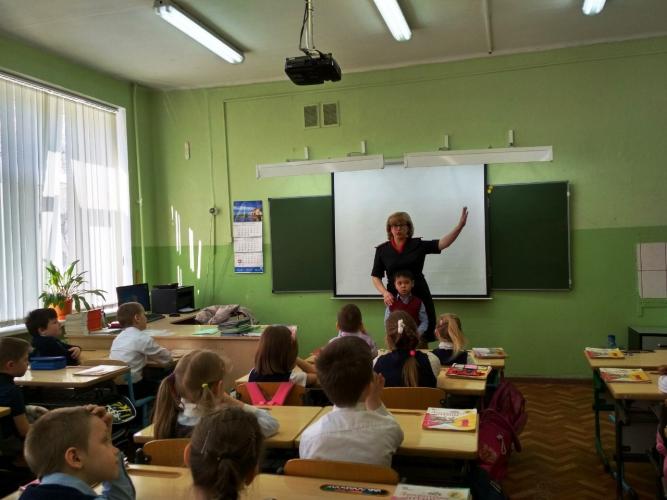 В Калининграде сотрудники Госавтоинспекции провели для первоклашек урок «Важные правила»