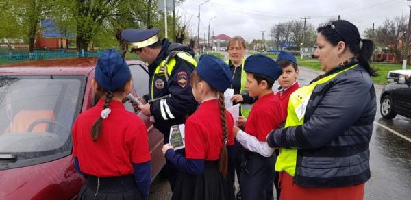 В Адыгее родительские патрули призвали водителей присоединиться к социальной кампании «БЕЗ ВАС НЕ ПОЛУЧИТСЯ!»