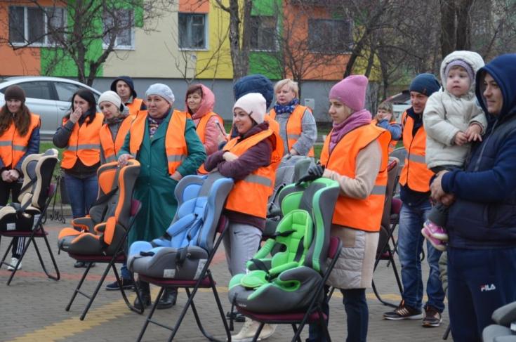 Белгородские родители на центральной площади запустили челлендж детской дорожной безопасности