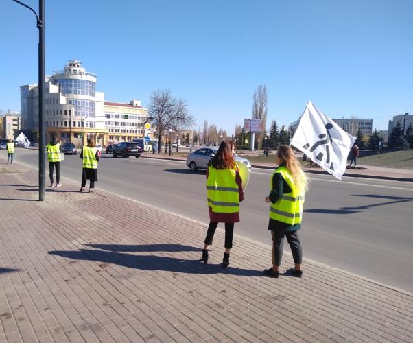 У липецких пешеходных переходов дежурят автоинспекторы и общественники