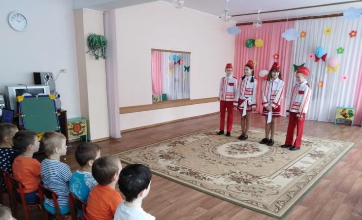 Отряд ЮИД «Клаксон» и сотрудники ГИБДД Людиновского района провели для дошкольников занятие-игру по теме дорожной безопасности