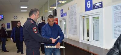 Для получателей госуслуг в Кабардино-Балкарии автоинспекторы провели «Единый информационный день»
