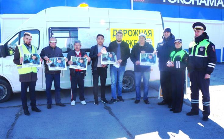 Дорожные рабочие призвали тюменских водителей к выбору безопасной скорости