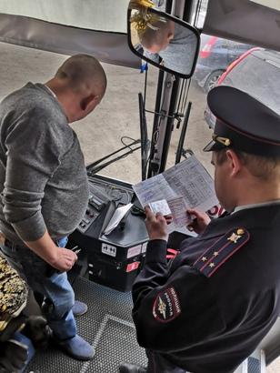 Сотрудники ГИБДД провели профилактический рейд по автобусам