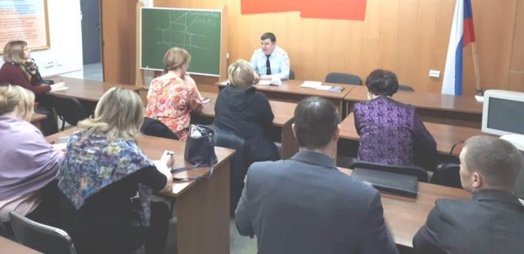 Начальник зеленогорской Госавтоинспекции напомнил представителям образования, культуры и спорта о правилах перевозки детских групп