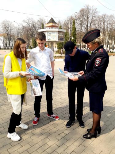 В Белгородской области юные инспекторы движения оформили букроссинги по дорожной безопасности