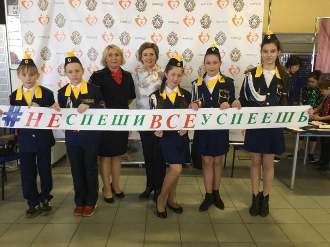 В рамках фестиваля «Мамы Череповца рекомендуют» была организована интерактивная площадка по правилам дорожного движения «Вместе за безопасность на дороге»