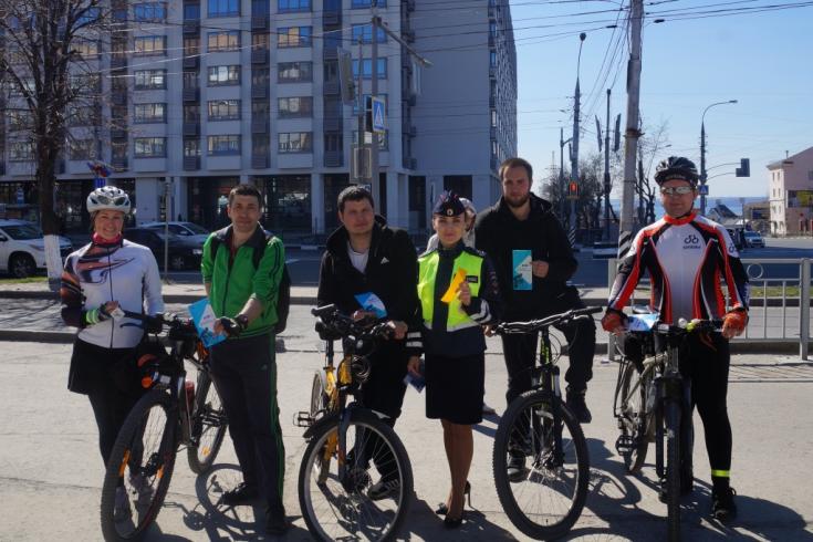 «Спешься перед пешеходным переходом!» - напомнили дорожные полицейские ульяновским велосипедистам