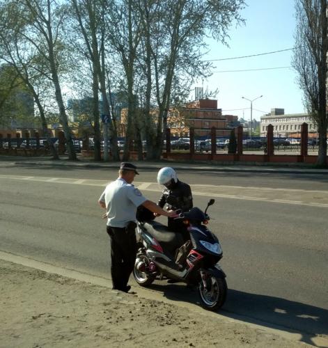 Липецкие автоинспекторы информировали юных водителей мототранспорта о факторах дорожного риска
