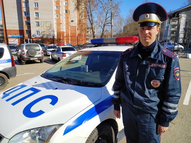 В Кирове инспектор ДПС спас людей из горящего здания