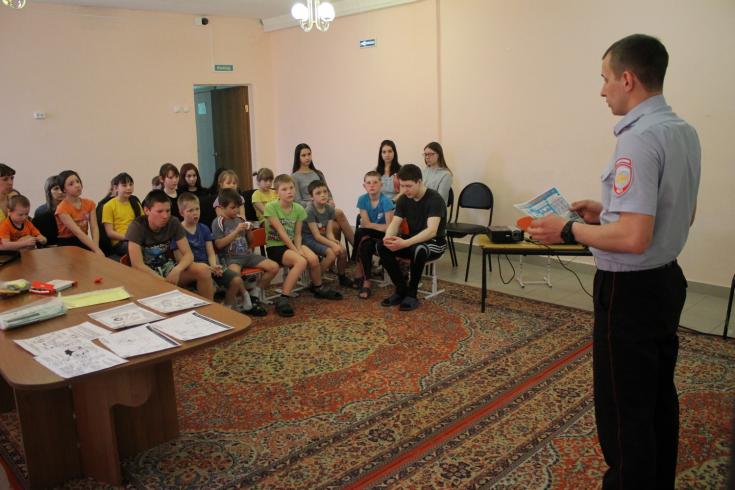 В Лесосибирске сотрудники Госавтоинспекции посетили Центр семьи