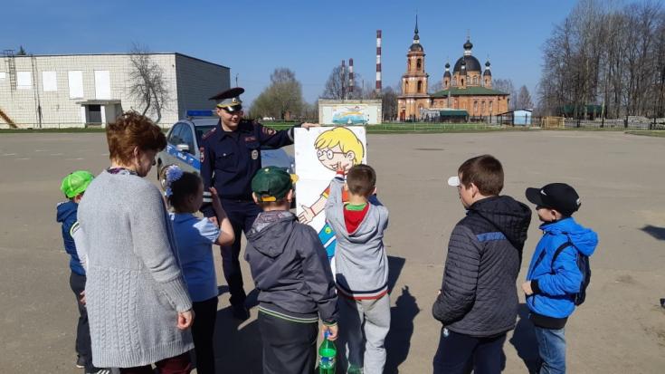 В Волгореченске призвали детей-пешеходов стать заметными на дороге