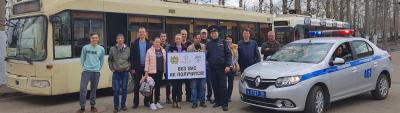 Томские водители и кондукторы общественного транспорта поддержали социальную кампанию «Без вас не получится»