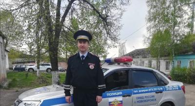 В Нововоронеже инспектор ДПС своевременно оказал неотложную помощь пожилой женщине