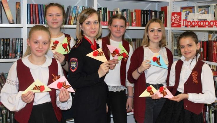 Канские автоинспекторы научили школьников делать «полевые письма»
