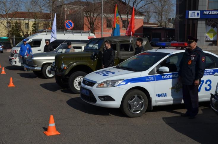 В  Забайкалье ветераны и сотрудники ГИБДД совместно с общественниками провели автопробег Победы