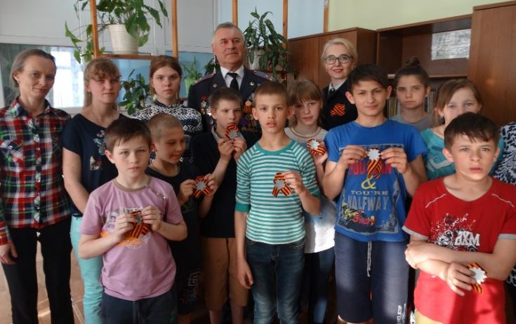 Сотрудники Госавтоинспекции и школьники присоединились к акции «Я помню, я горжусь!»