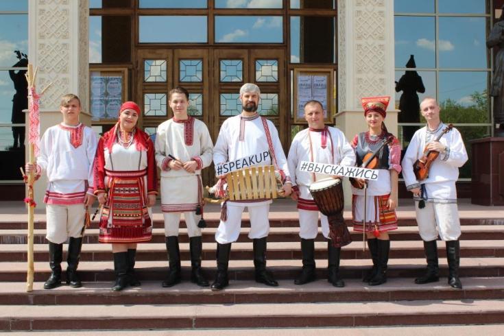 В Мордовии музыканты фольклорного ансамбля присоединились к акции «Сохрани жизнь #Выскажись!»