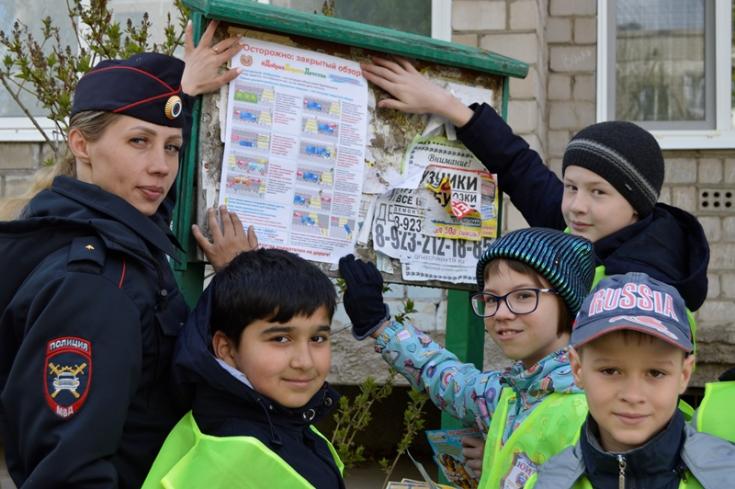 В Красноярском крае сотрудники Госавтоинспекции и ЮИДовцы провели акцию «Мой безопасный двор – мое безопасное лето!»