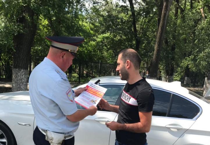 Ростовские автоинспекторы провели акцию «ПДД обучаем – счастливую семью сохраняем!»