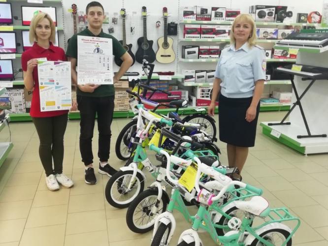 Автоинспекторы совместно с новгородскими велосипедистами разобрали проблему аварийности с участием двухколесного транспорта