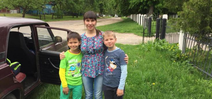 Записав обращение, брянские видеоблогеры в стихотворной форме призвали родителей к ответственному отношению к перевозке детей