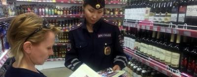 Сотрудники ГИБДД Якутии проводят в алкомаркетах акцию «Алкоголь и дорога несовместимы»