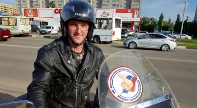 На Кубани волонтеры отметили вежливых водителей, пропускающих пешеходов, наклейками «лайк»