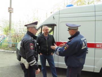 В Красноярском крае инспекторы ДПС проверили готовность водителей уступить дорогу скорой помощи
