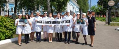 Будущие фельдшеры призвали брянских водителей к ответственному отношению при перевозке детей