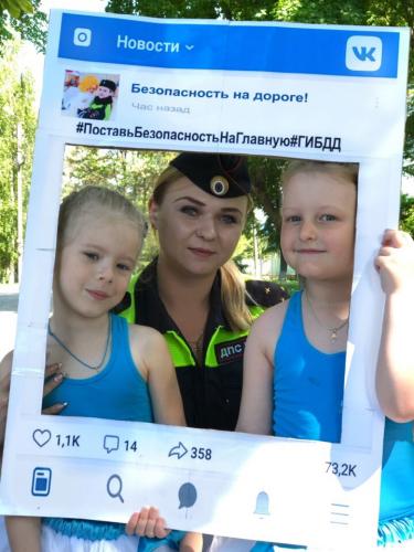 Используя тематические тантамарески, брянские дети выступили за безопасность на дорогах
