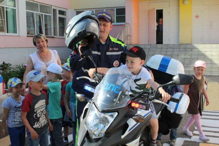 В акции «Хочу служить в ГИБДД» приняли участие более 300 дошкольников