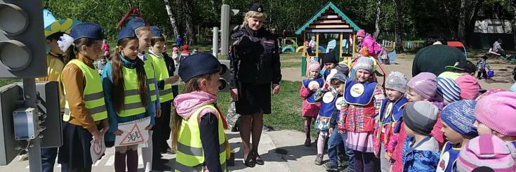 Автоинспекторы Томской области проводят работу с будущими первоклассниками