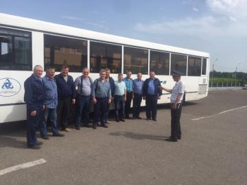 В Смоленской области инспекторы напомнили водительскому составу автотранспортного предприятия о соблюдении мер безопасности
