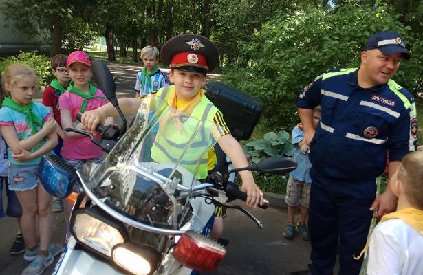 Сотрудники Госавтоинспекции провели в Черемушках акцию «Безопасность на дорогах»