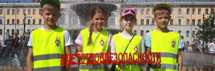 В День города сотрудники Томской ГИБДД и юные инспекторы движения напомнили томичам о безопасном поведении на дороге