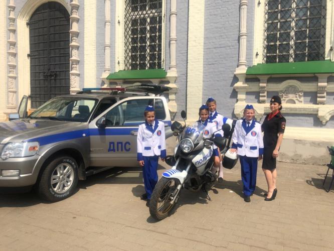 Тульская Госавтоинспекция приняла участие в благотворительной акции "Белый цветок"
