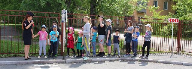 В Белове для детей провели практический урок по Правилам дорожного движения