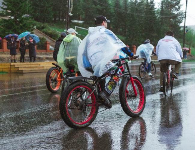 На севере Красноярского края сотрудники ГИБДД совместно с молодежью района провели велопробег